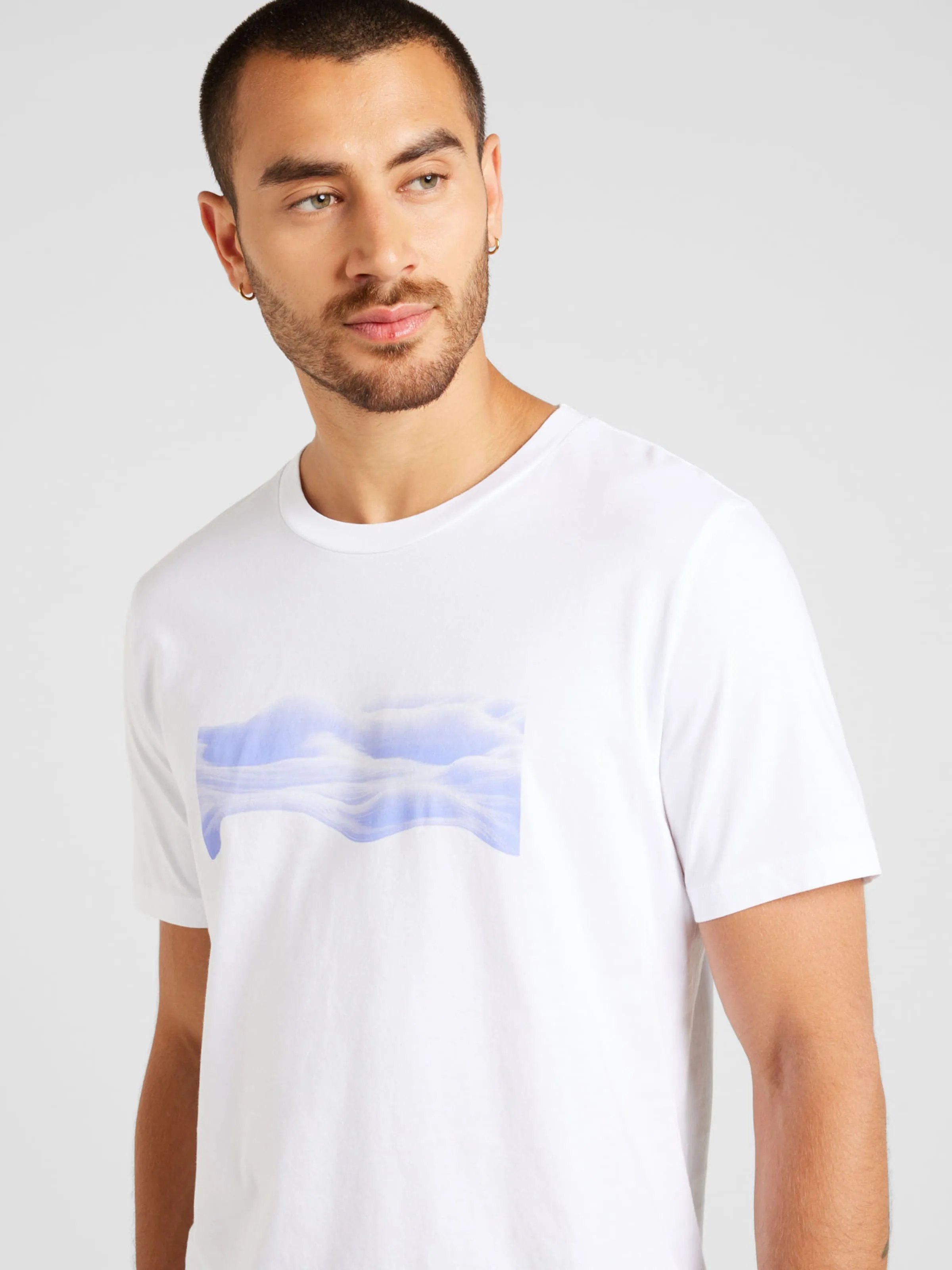 Camiseta 'JAAMES WAVY CLOUDS' ARMEDANGELS en Blanco Moteado