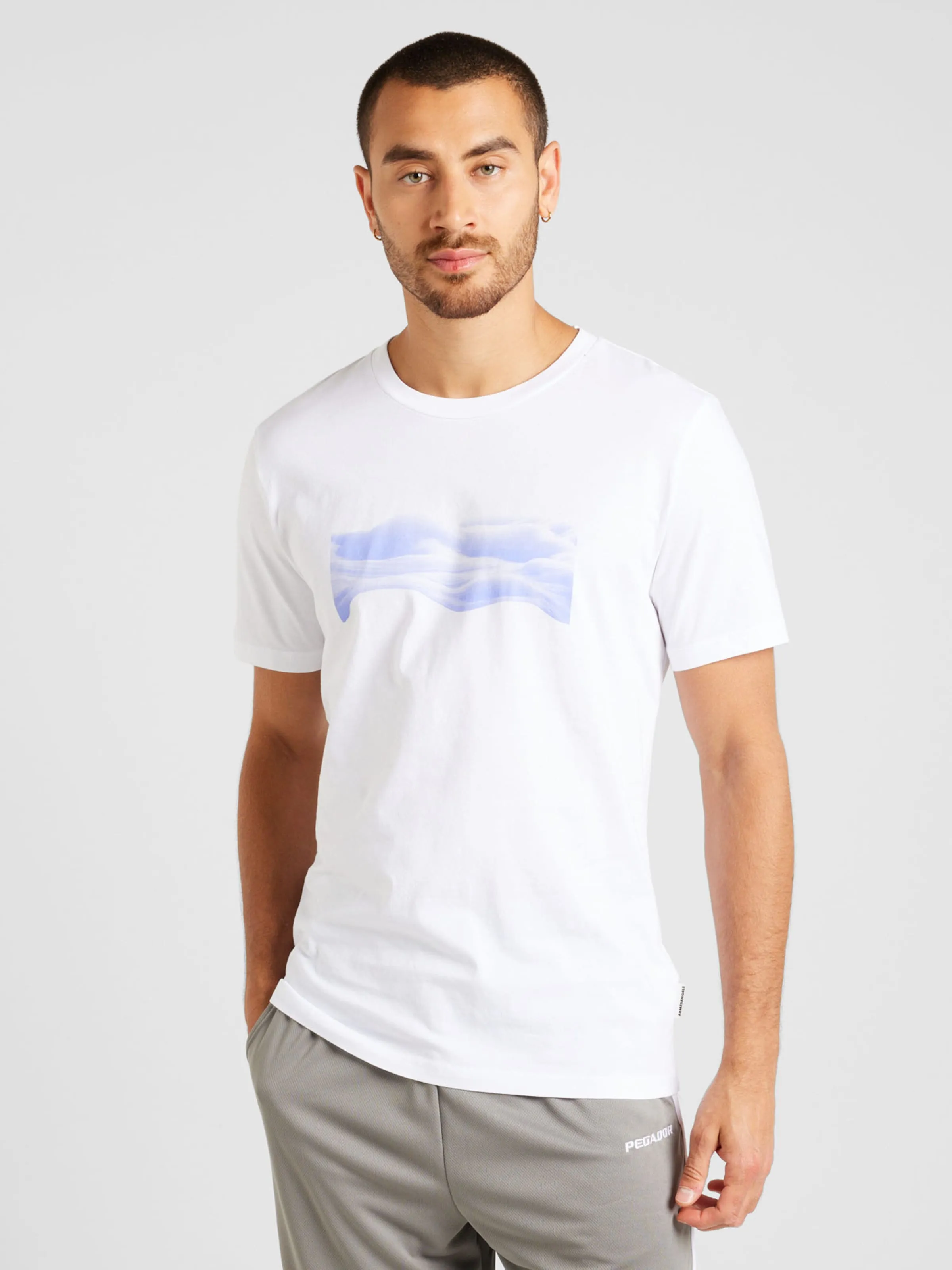 Camiseta 'JAAMES WAVY CLOUDS' ARMEDANGELS en Blanco Moteado