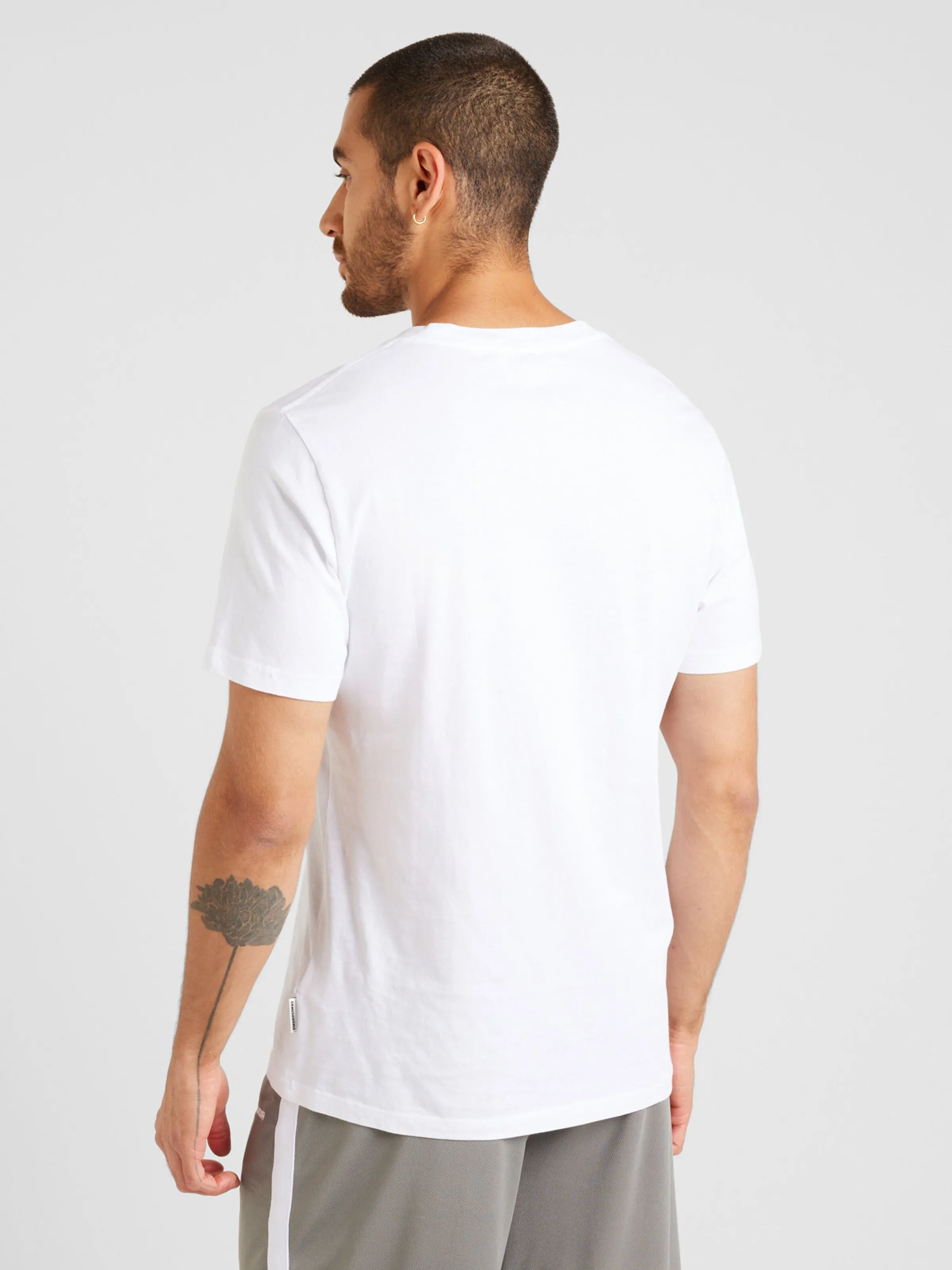 Camiseta 'JAAMES WAVY CLOUDS' ARMEDANGELS en Blanco Moteado