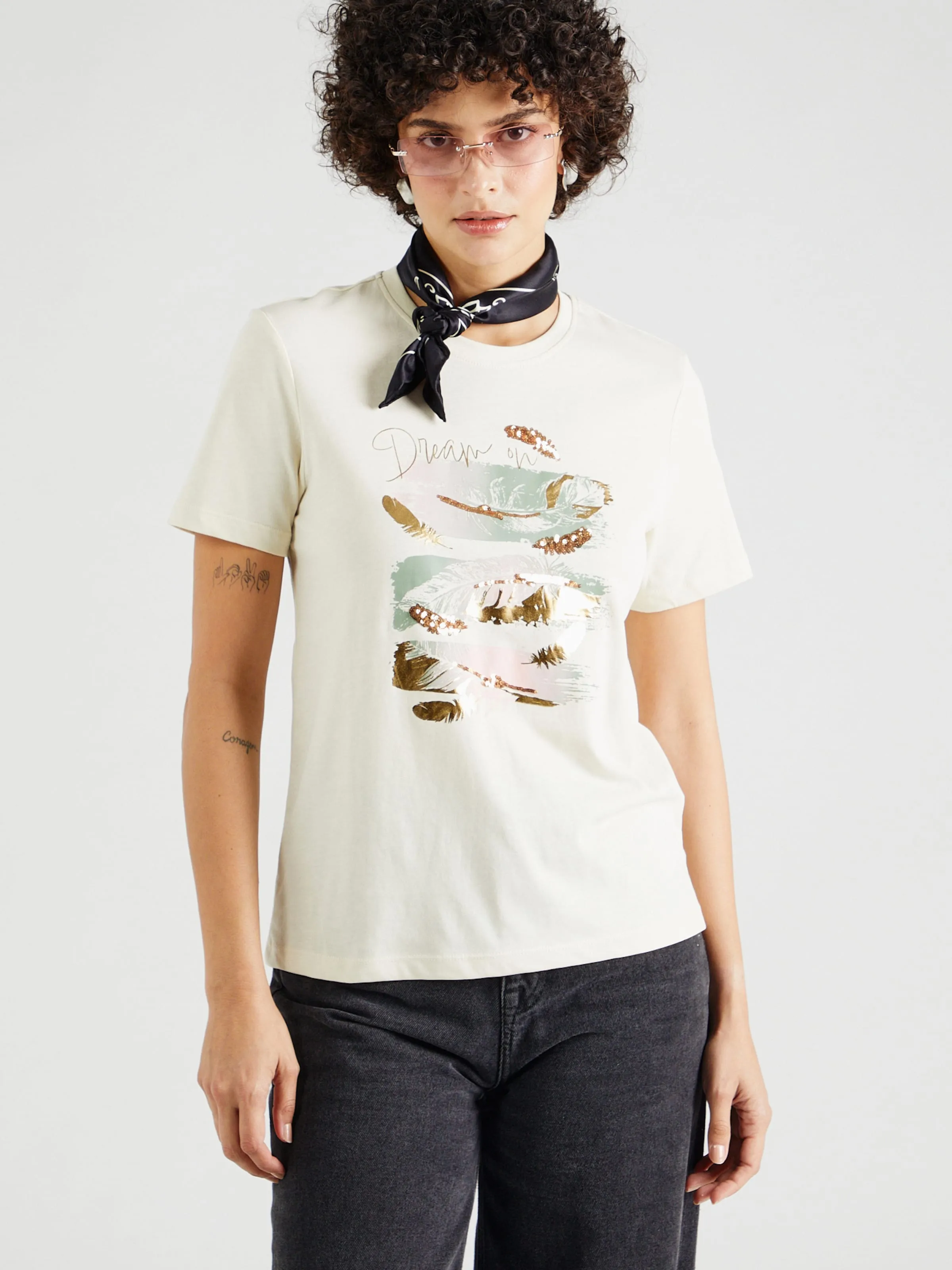 Camiseta 'ONLKITA' ONLY en Beige