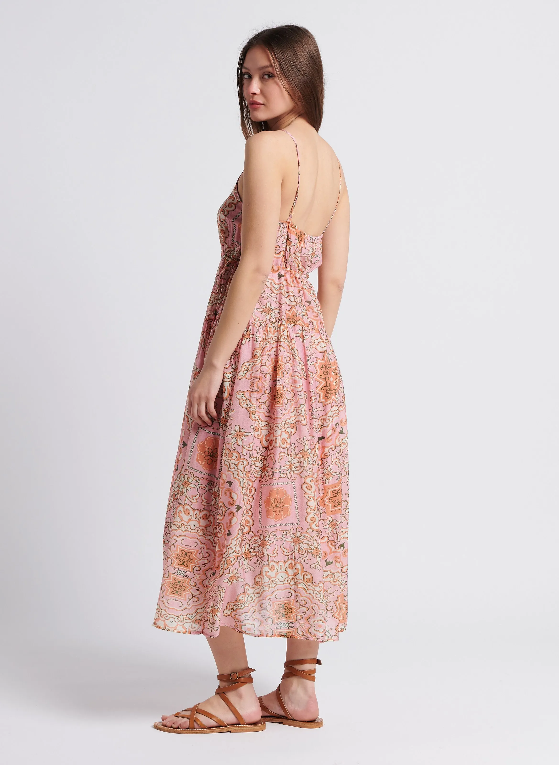 Vestido midi con estampado de flores en rosa