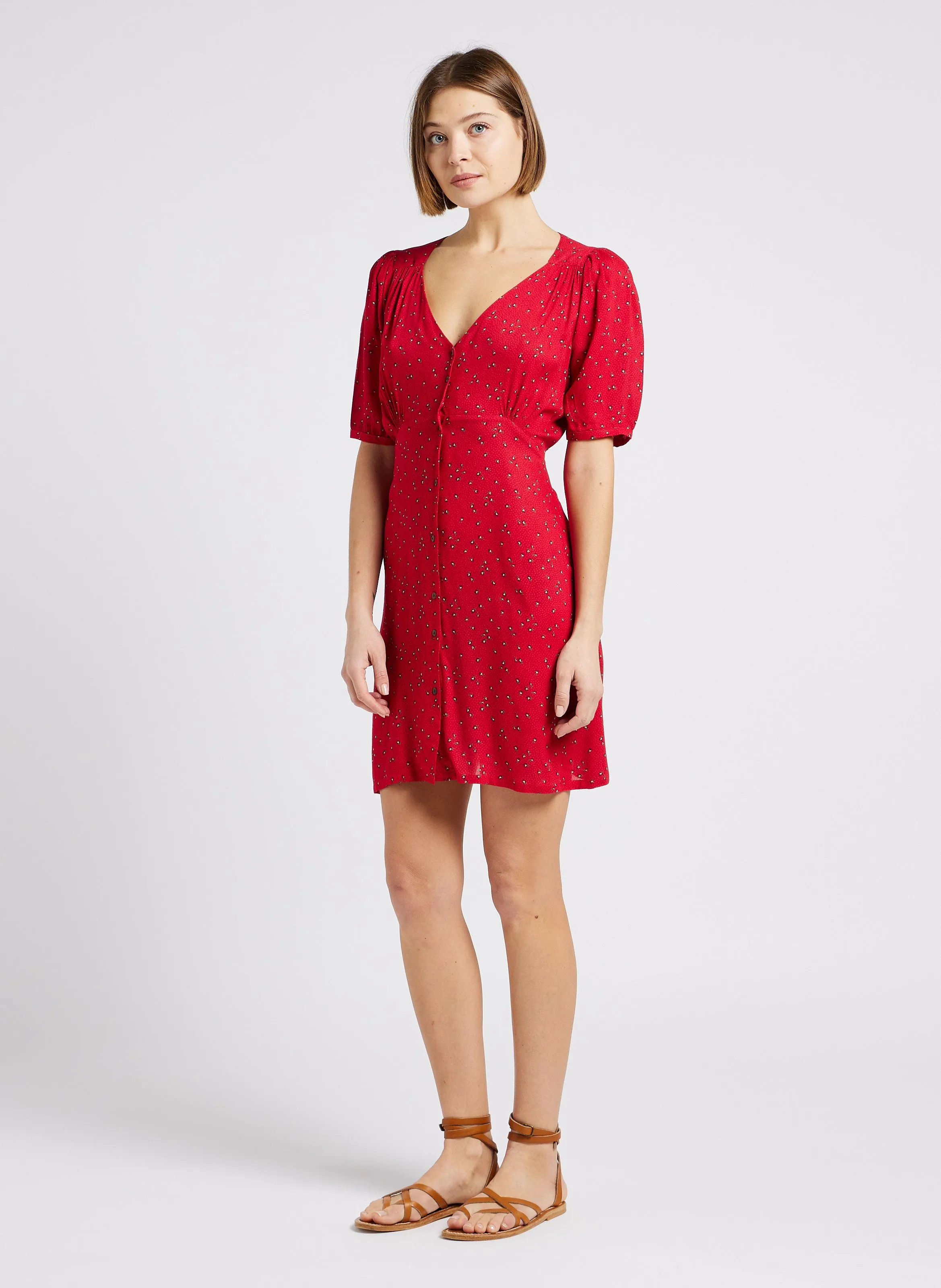 ZIMBA - Vestido camisero recto estampado con cuello de pico en rojo